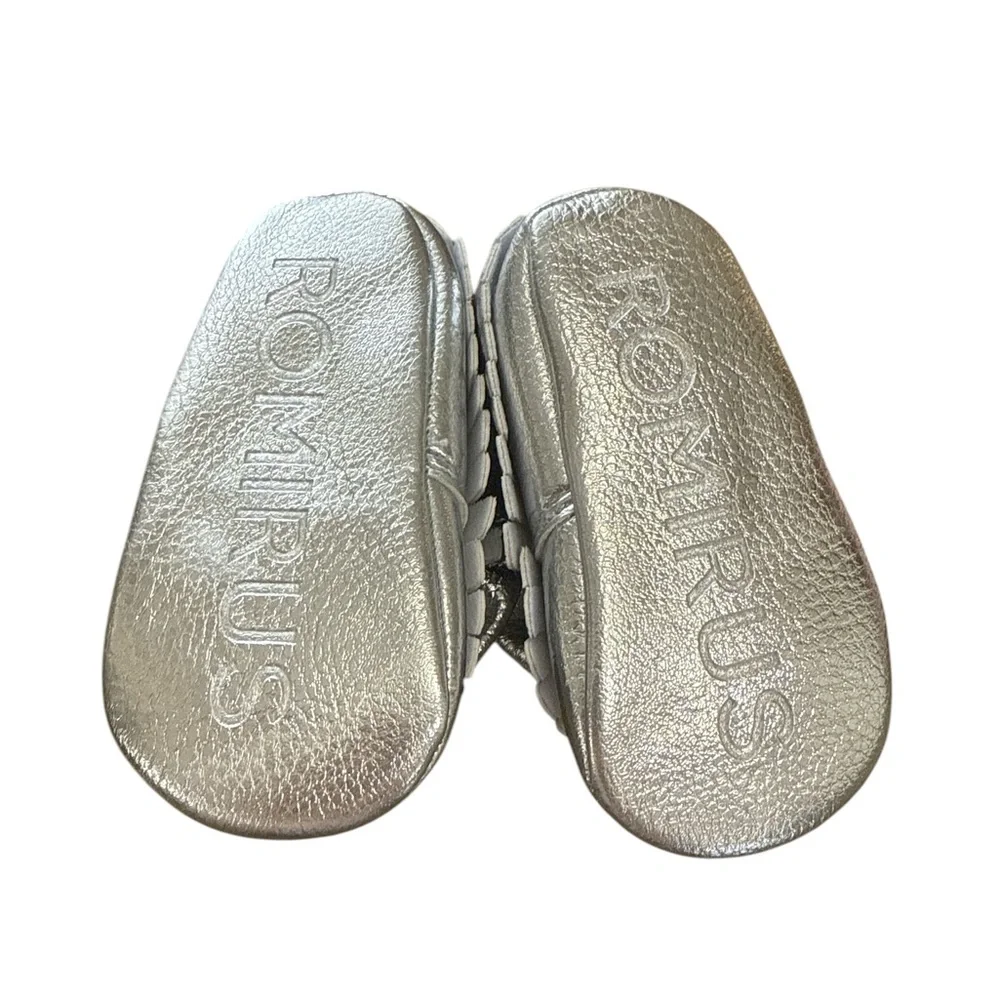 Romirus Silver Moccasins Baby Shoes with Bow Size 3 Never Worn